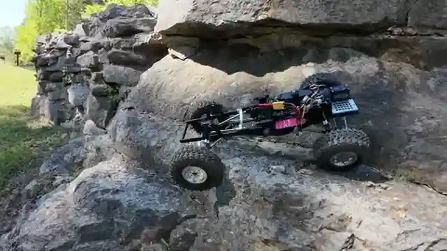 roadside-rc-op-6-wizard-crawler-review-performance-and-quality