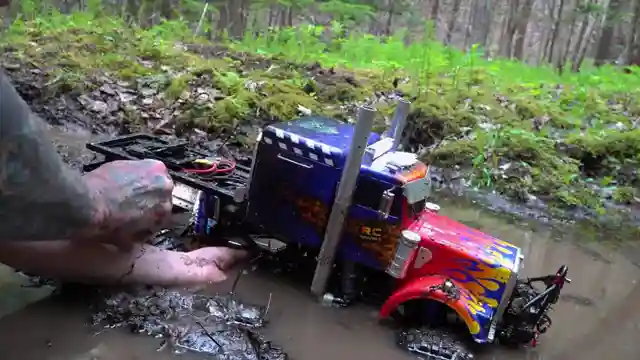 rcsparks-studio-optimus-overkill-vs-uniboger-mud-test-triumph