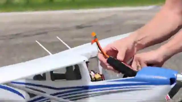 fms-cessna-182-follow-up-flight-scale-appearance-and-thrilling-maneuvers