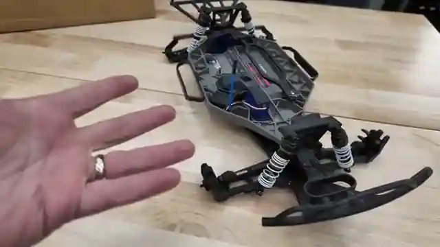 reviving-traxxas-4x4-chassis-monster-slash-build-rustler-4x4-plans