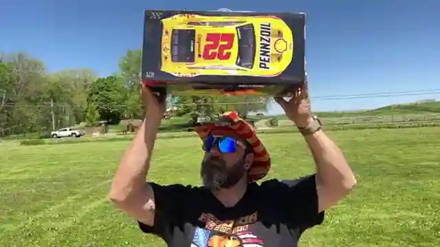 review-losi-22-rc-car-joey-logano-embrace-the-thrill