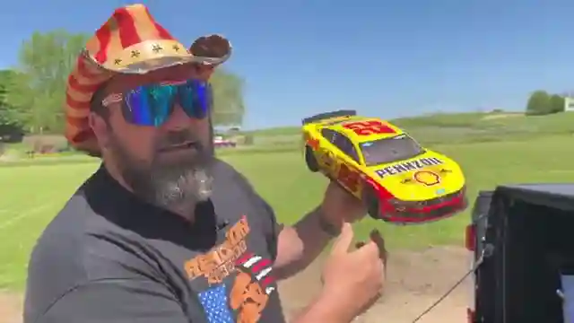 review-losi-22-rc-car-joey-logano-embrace-the-thrill