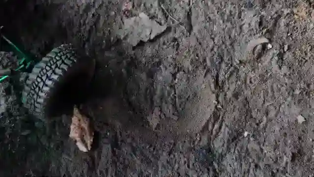 exploring-axial-helilimon-crawler-cave-adventure