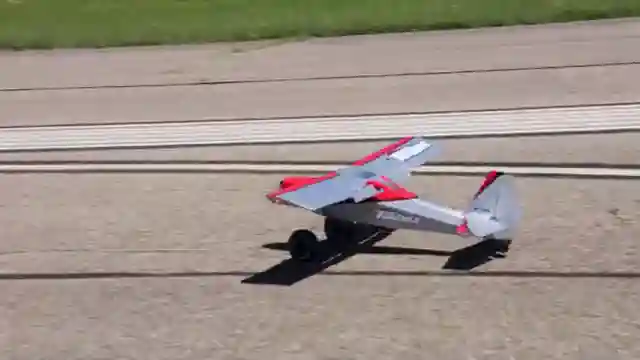 thrilling-maiden-flight-tundra-rc-plane-showcase