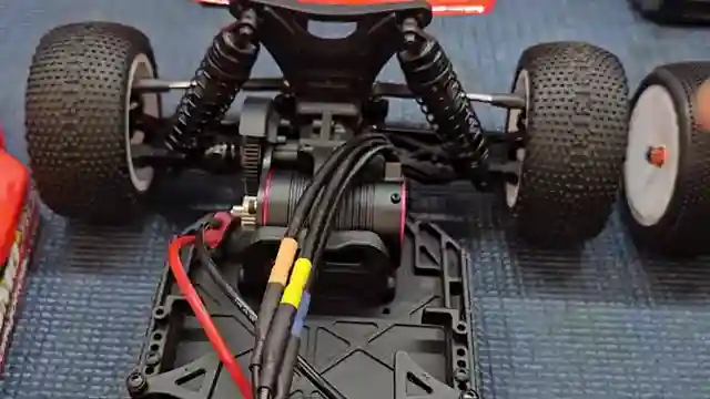 rc-race-cars-showdown-400-vs-2000-performance-and-skill-comparison
