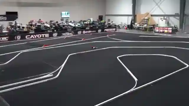rc-race-cars-showdown-400-vs-2000-performance-and-skill-comparison