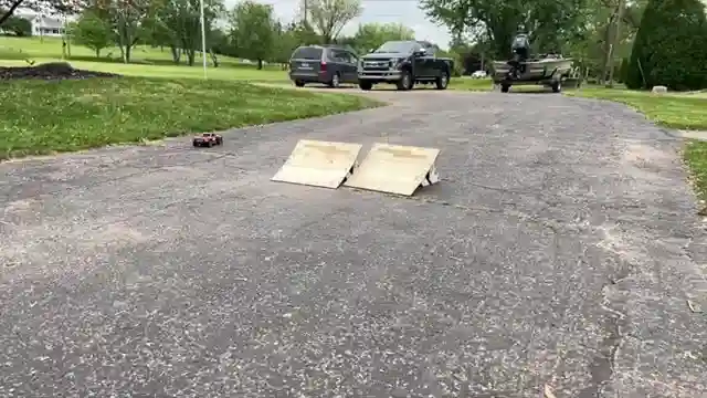 ccxrc-ramps-review-thrilling-rc-stunts-with-crawler-tracks-vector-xl