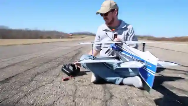 mastering-3d-maneuvers-flying-the-eflite-foresight-biplane-with-thercsaylors