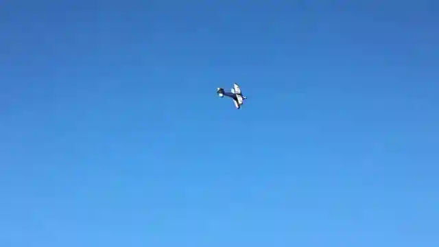 mastering-3d-maneuvers-flying-the-eflite-foresight-biplane-with-thercsaylors