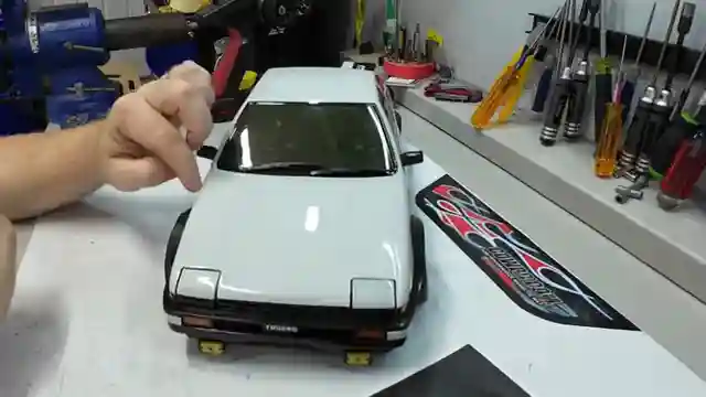 customizing-kyosho-phaser-d2-tofu-delivery-stickers-more