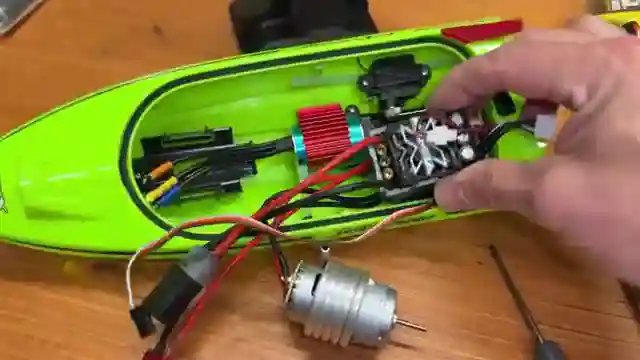 thrilling-rc-jetboat-upgrades-speed-tests-and-innovative-designs