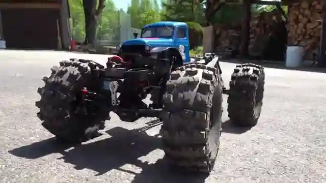 unveiling-the-outlaw-chassis-a-carbon-fiber-marvel-for-rock-crawling