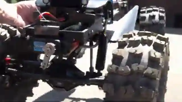 unveiling-the-outlaw-chassis-a-carbon-fiber-marvel-for-rock-crawling