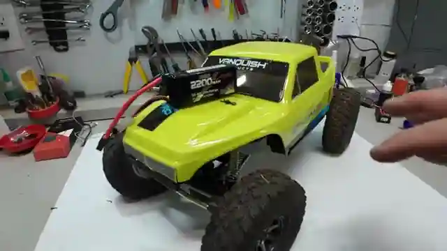 rc-battery-test-cnhl-2200mah-pack-endurance-in-vanquish-crawler