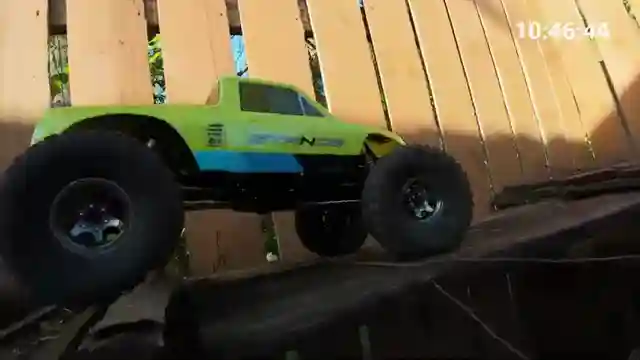 rc-battery-test-cnhl-2200mah-pack-endurance-in-vanquish-crawler