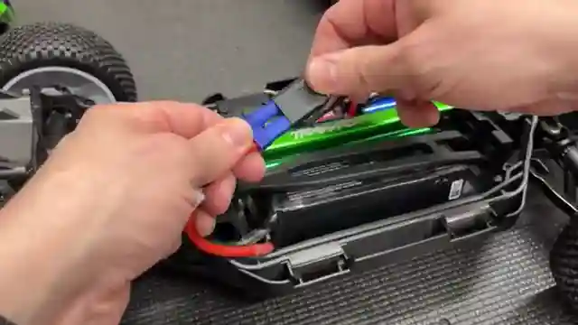 rc-showdown-traxxas-jto-vs-hobao-hyper-vs-speed-and-durability-test