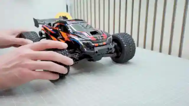 traxxas-xrt-mini-review-upgraded-features-and-performance-comparison
