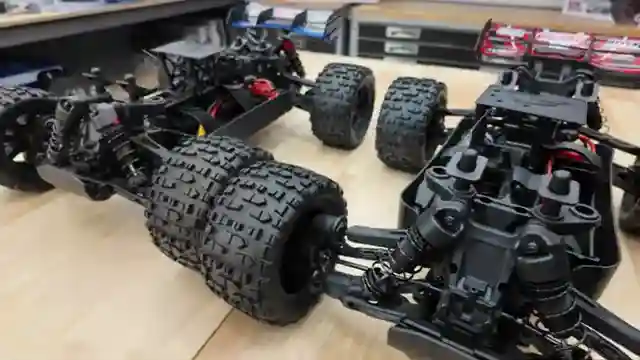 team-coralis-punisher-4-and-kagama-4-ultimate-4s-basher-trucks