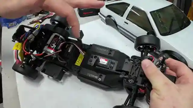 kyosho-phaser-d2-visual-masterpiece-with-beginner-friendly-drifting-experience