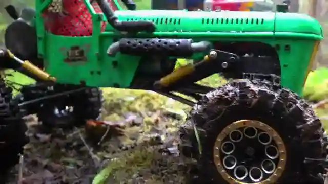 rcsparks-studio-conquering-mud-pits-with-upgraded-truck-peril