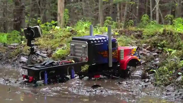 rcsparks-studio-conquering-mud-pits-with-upgraded-truck-peril