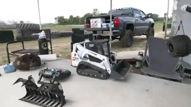 discover-carls-amazing-3d-printed-rc-trucks-functional-doors-working-crane