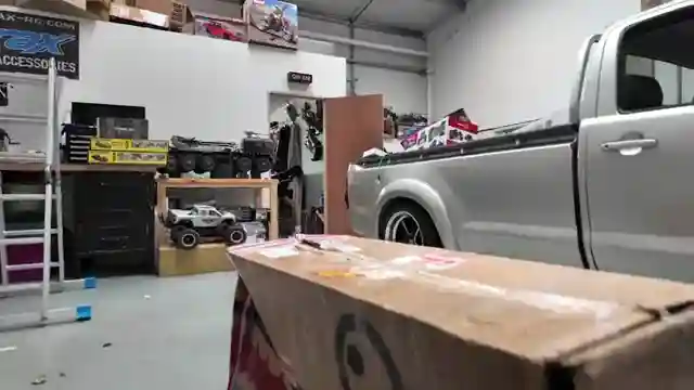 crossrc-emo-xxl-6x6-brontosaurus-rc-truck-unboxing-and-test-run-review