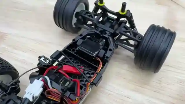 charisma-gt-24st-retro-inspired-brushless-stadium-truck-review