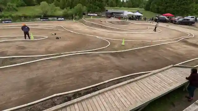 netcruzers-thrilling-truggy-race-blue-tires-split-mains-and-victory