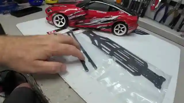 enhancing-team-associated-dc10-performance-with-high-flex-chassis