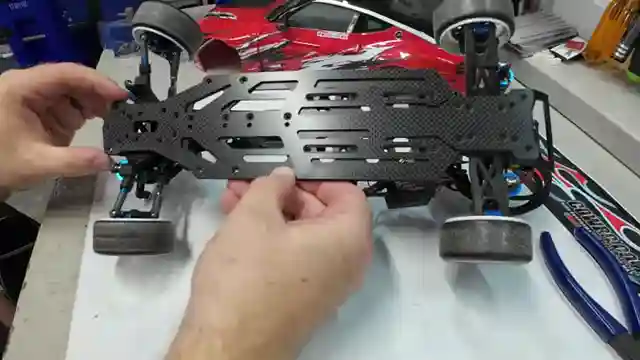 enhancing-team-associated-dc10-performance-with-high-flex-chassis