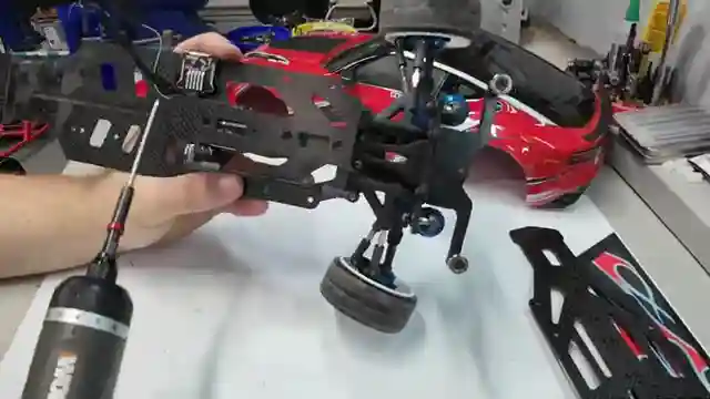 enhancing-team-associated-dc10-performance-with-high-flex-chassis