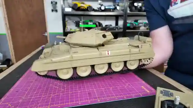tomley-rc-reviews-cool-bank-model-tanks-m8-hmc-scott-crusader-3