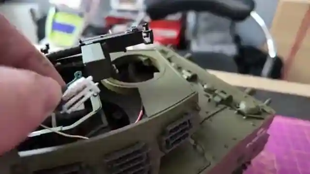 tomley-rc-reviews-cool-bank-model-tanks-m8-hmc-scott-crusader-3