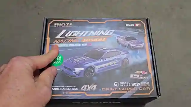 lightning-racing-143-scale-rc-car-independent-shock-absorbers-drift-fun