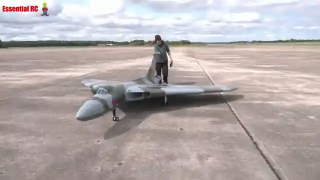 exclusive-flying-vulcan-model-powered-by-jet-italia-220-engines