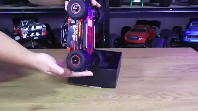 unboxing-the-z-ll-sg-202-max-compact-monster-truck-review