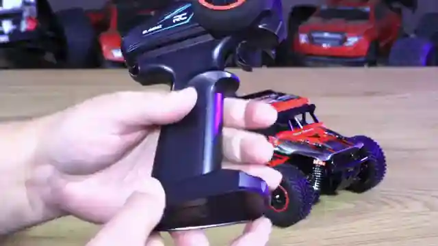 unboxing-the-z-ll-sg-202-max-compact-monster-truck-review